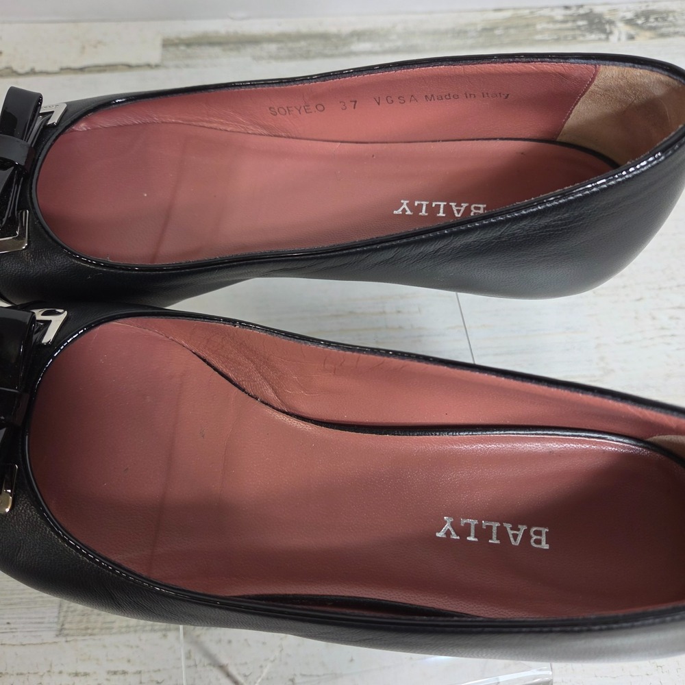 Bally Sofye Black Leather Ballet Flats Cap Toe Bow Shoes Womens size 6.5 E.U. 37 - Picture 9 of 10